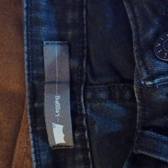 LEVI STRAUSS DARK CHARCOLE COLOR WOMENS JEGGINGS, TAG SAYS 26X30. - Picture 8 of 10